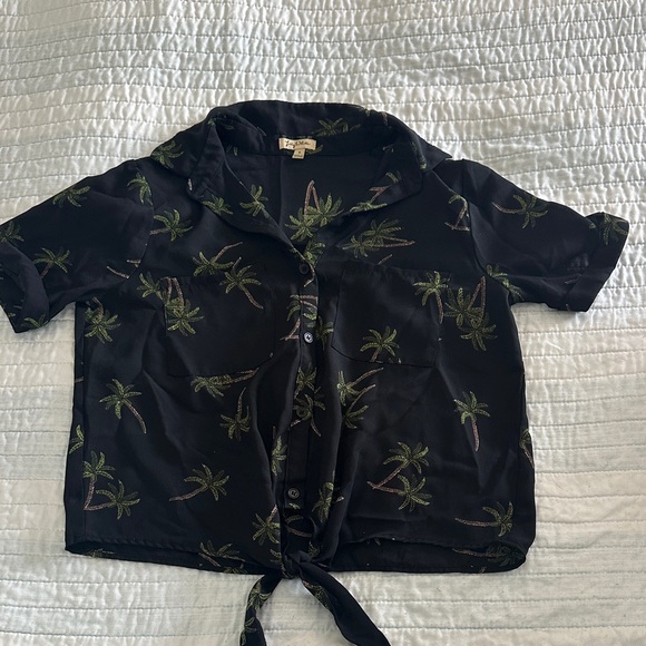 Lily White Black Shirt with Green Palm Design - Picture 1 of 3